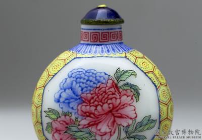 图片[2]-Glass-body painted enamel snuff bottle with a floral design, Qing dynasty, Qianlong reign (1736-1795)-China Archive